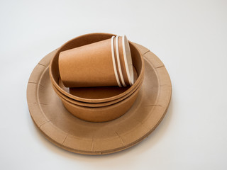 Disposable cardboard dishes made from environmentally friendly materials. Doesn't clog nature.Eco-friendly, disposable, recyclable, compostable dishes. Paper cups for drinking, dishes
