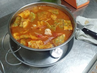 Sour soup with shrimp and vegetable