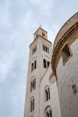 Fototapeta na wymiar Facade of the Cathedral of San Sabino in Bari.