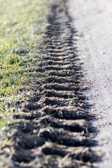 Weg mit der Spur von einem Traktor