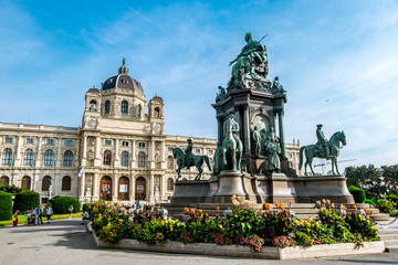 Fototapeta na wymiar Museum of art history and Maria Theresa square in Vienna.