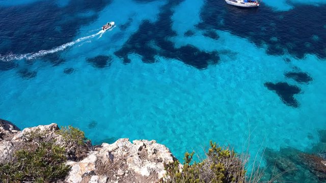 Cala Macarella &agrave; Minorque, une des &icirc;les Bal&eacute;ares
