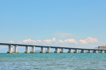 滋賀県の琵琶湖と琵琶湖大橋