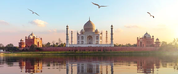 Fotobehang Taj Mahal sunrise panorama, Agra, Uttar Pradesh, India © AlexAnton