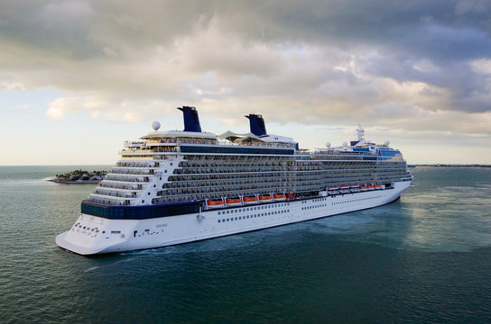 Actualiser 59+ imagen celebrity solstice cruise ship - fr.thptnganamst