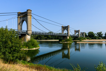 Obraz premium view of the langeais bridge, the river and its surroundings