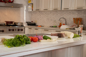 Preparacion de encebollado en cocina
