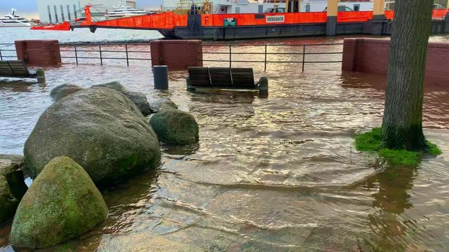 Bremer Weserpromenade has been hit by floods and a strong storm