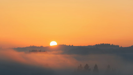 Sunrise in the mountains. © Tomasz Warszewski