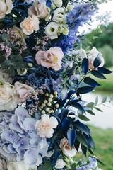 Obraz na płótnie Canvas flowers on a wedding arch
