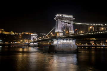 Night view of the Szechenyi Chain Bridge is a suspension bridge that spans the River Danube between Buda and Pest.