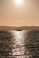 Barco en el atardecer