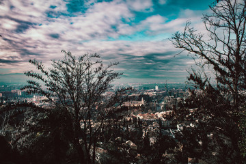 Paisaje azulado de Granada