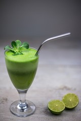 green smoothie with lemon