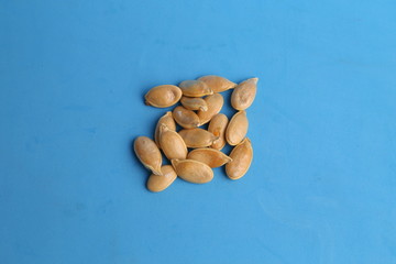 Fototapeta na wymiar pumpkin seeds on color background