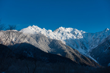 Obraz premium 上高地, 北アルプス, 冬, 雪, 青空, 風景, 山