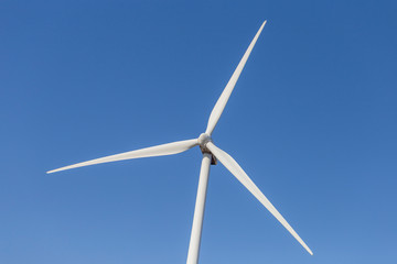 Wind turbine spinning for renewable electricity production