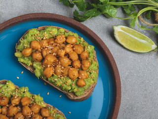 sandwich toast with avocado and roasted chickpeas