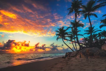 Zelfklevend Fotobehang Landscape of paradise tropical island beach © ValentinValkov