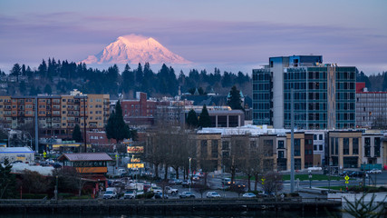 Fototapeta na wymiar Downtown Olympia Washington With Mount Rainier In The Background During Sunset