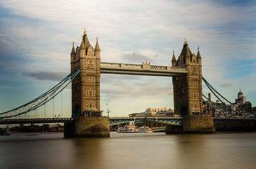 Fototapeta na wymiar London's Tower Bridge as the sun begins to set