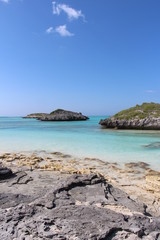 Fototapeta na wymiar Rocky Caribbean shoreline with vibrant turquoise water and small islands