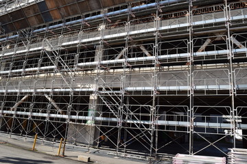 建設工事現場の足場