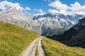 Fototapeta premium hiking track above Lauterbrunnen valley in Bernese Alps, Switzerland