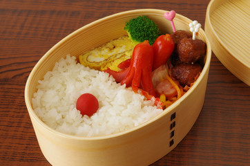 曲げわっぱのお弁当