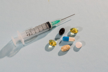 jeringa y medicinas