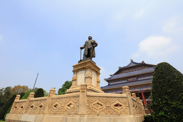 Obraz premium Sun Yat-sen Statue in Zhongshan Memorial Hall, Guangzhou, Guangdong Province, China
