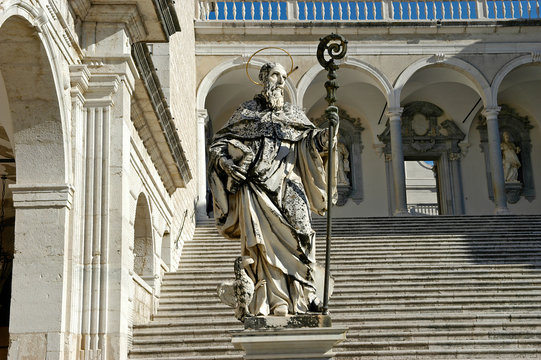 Benedikktus-Statue im Benediktinerkloster, Montecassino, Italien