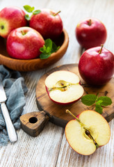 Bowl with red apples