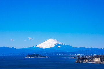 Fototapeta premium (神奈川県-風景)高台から望む江の島と富士３