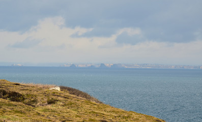 Fototapeta na wymiar Pointe de Brezelec et vue sur l'Océan Atlantique dans le Finistère en Bretagne
