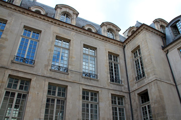 Fototapeta na wymiar albret mansion in paris (france)