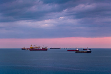 Obraz premium Offshore ship crane in the sea sunset