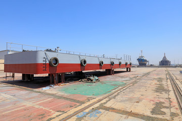 Fototapeta na wymiar Steel platform in a shipyard