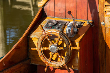 BASSIN D'ARCACHON (France), barre d'une pinasse