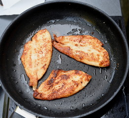 Flunderfilets frisch aus der Pfanne