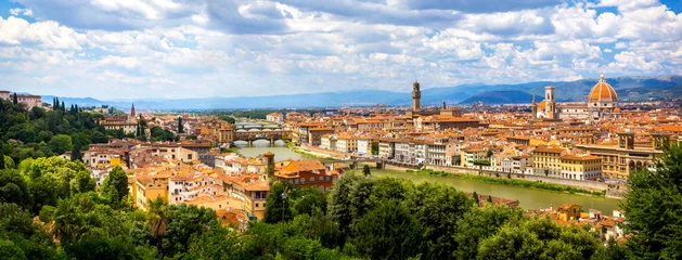  Panoramisch uitzicht, luchtfoto skyline van Florence Firenze op blauwe achtergrond. Beroemde Europese reisbestemming. Prachtige architectuur renaissance kerk. Zomer landschap banner. Florence, Toscane, Italië © lara-sh