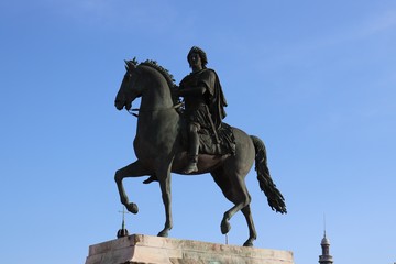Fototapeta na wymiar Statue équestre de Louis XIV Place Bellecour à Lyon datant de 1825 - sculptée par Francois Frédéric Lemot - Ville de Lyon - Département du Rhône - France - Le 8 février 2020