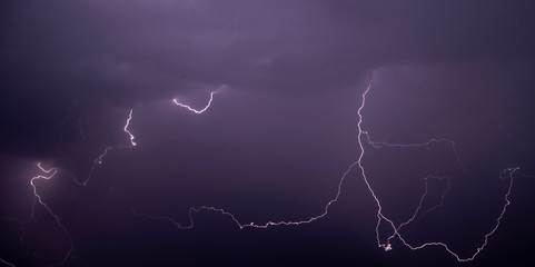 Rayos en una noche de termenta eléctrica