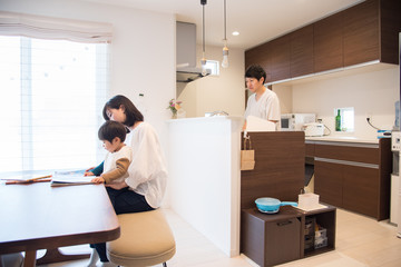 家事をする父親