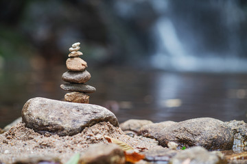 Fototapeta na wymiar stone balance on rock in border river