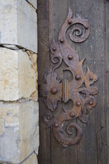 Porte en bois ancienne et ferronerie 