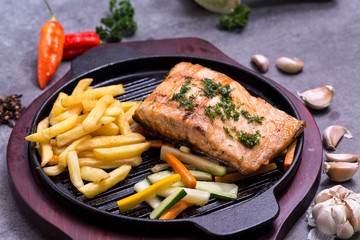 grilled salmon with vegetables