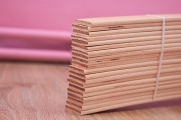 wooden slats for bed,orthopedic wooden slats for the bed, thin wooden slats are stacked