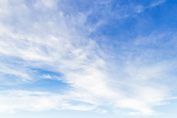 Naklejka premium blue sky with white clouds