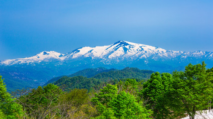 残雪の月山 姥ヶ岳 湯殿山